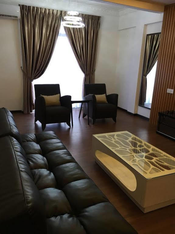 Midcity Service Suite Malacca Eksteriør bilde